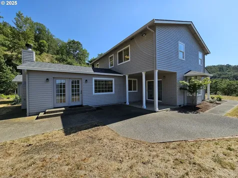 2750 SE Booth Avenue Roseburg OR 97470