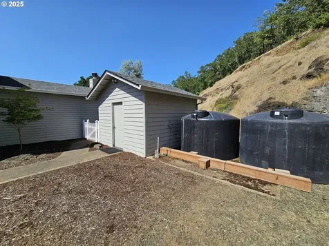 2750 SE Booth Avenue Roseburg OR 97470
