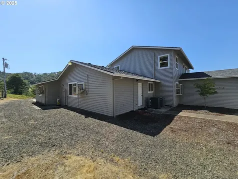 2750 SE Booth Avenue Roseburg OR 97470