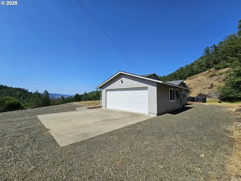 2750 SE Booth Avenue Roseburg OR 97470
