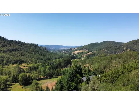 2750 SE Booth Avenue Roseburg OR 97470