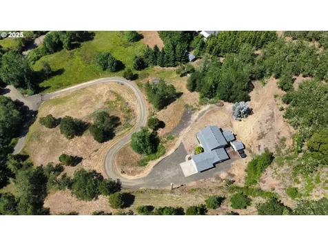 2750 SE Booth Avenue Roseburg OR 97470