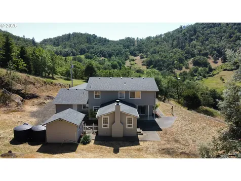 2750 SE Booth Avenue Roseburg OR 97470