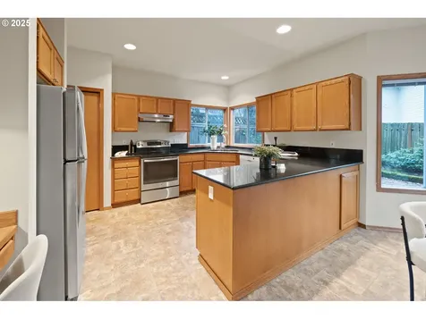 14390 Camden Lane Lake Oswego OR 97035