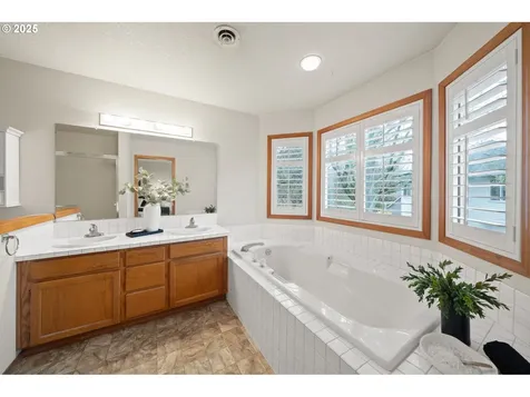 14390 Camden Lane Lake Oswego OR 97035