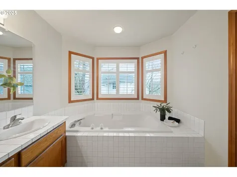 14390 Camden Lane Lake Oswego OR 97035