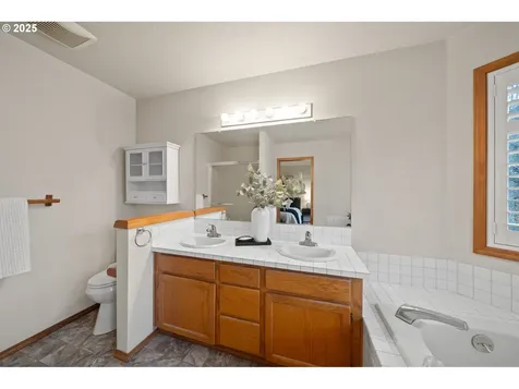 14390 Camden Lane Lake Oswego OR 97035