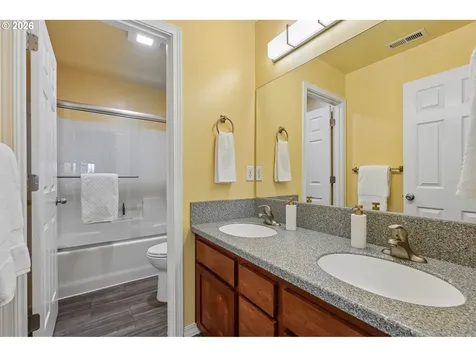 944 NW Hoquiam Court Camas WA 98607