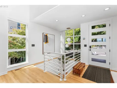 2916 SW Canterbury Lane Portland OR 97205
