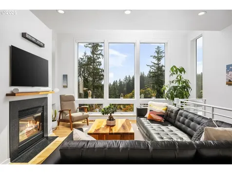 2916 SW Canterbury Lane Portland OR 97205