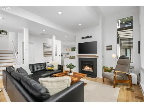 2916 SW Canterbury Lane Portland OR 97205