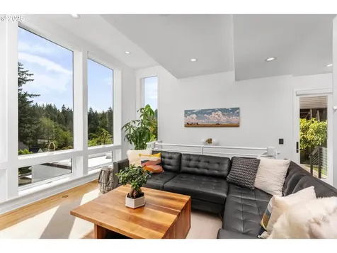 2916 SW Canterbury Lane Portland OR 97205