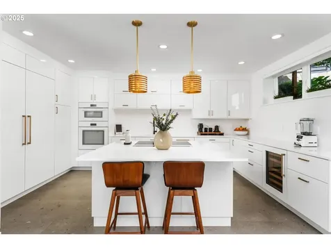 2916 SW Canterbury Lane Portland OR 97205