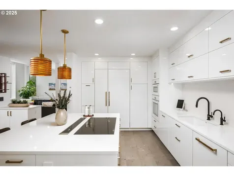 2916 SW Canterbury Lane Portland OR 97205