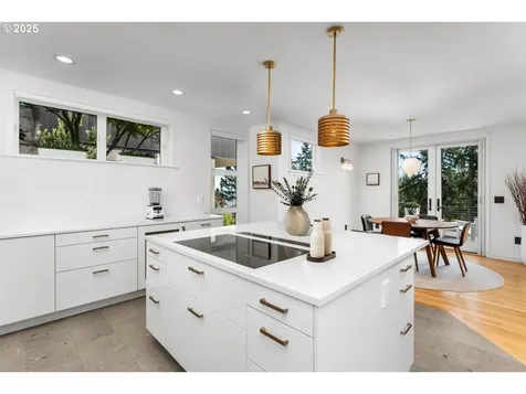 2916 SW Canterbury Lane Portland OR 97205