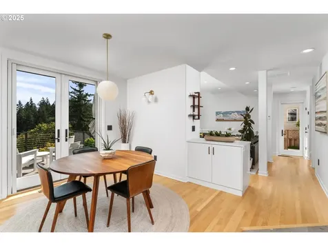 2916 SW Canterbury Lane Portland OR 97205