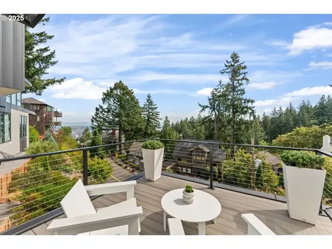 2916 SW Canterbury Lane Portland OR 97205