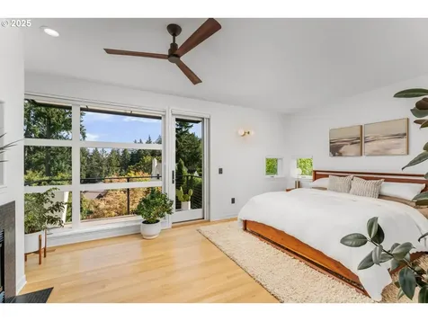 2916 SW Canterbury Lane Portland OR 97205