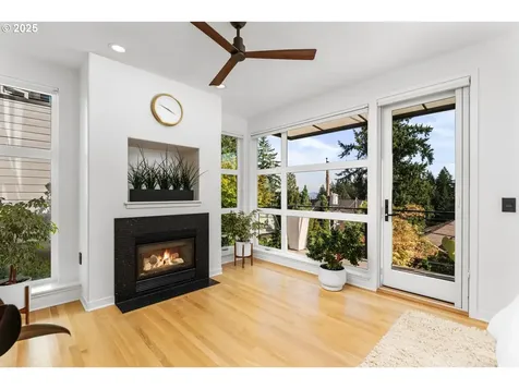 2916 SW Canterbury Lane Portland OR 97205