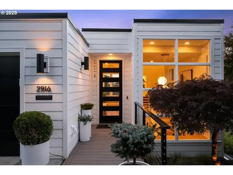 2916 SW Canterbury Lane Portland OR 97205