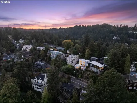 2916 SW Canterbury Lane Portland OR 97205