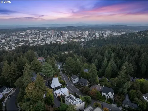 2916 SW Canterbury Lane Portland OR 97205