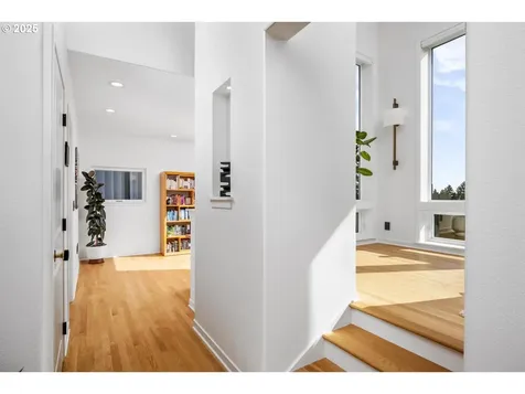 2916 SW Canterbury Lane Portland OR 97205