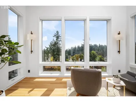 2916 SW Canterbury Lane Portland OR 97205