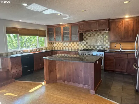 606 SE 73rd Avenue Portland OR 97215