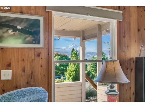 2650 Van Horn Drive Hood River OR 97031