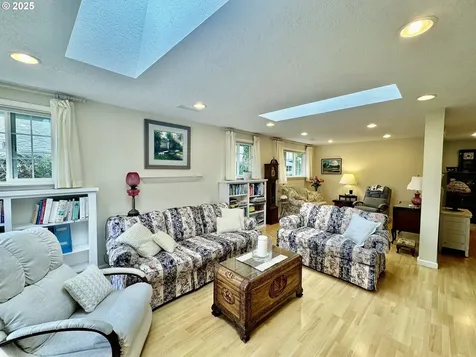 918 7th Street Florence OR 97439