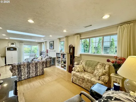 918 7th Street Florence OR 97439