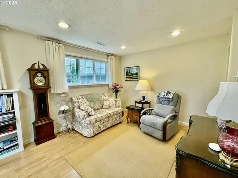 918 7th Street Florence OR 97439