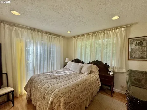 918 7th Street Florence OR 97439