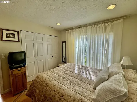 918 7th Street Florence OR 97439