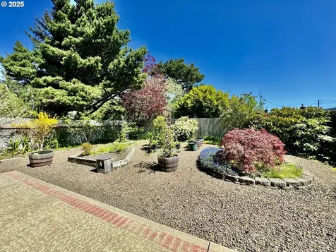 918 7th Street Florence OR 97439