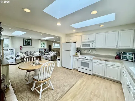 918 7th Street Florence OR 97439