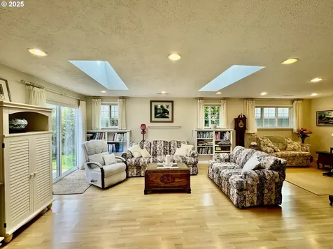 918 7th Street Florence OR 97439