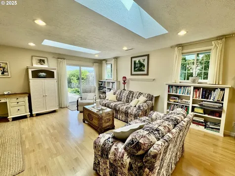 918 7th Street Florence OR 97439