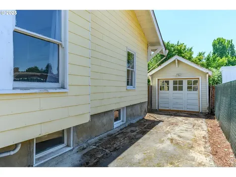 630 SE 1st Street Mcminnville OR 97128