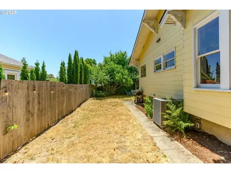630 SE 1st Street Mcminnville OR 97128
