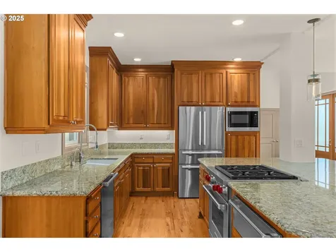 10027 NW Skyline Heights Drive Portland OR 97229