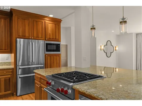 10027 NW Skyline Heights Drive Portland OR 97229