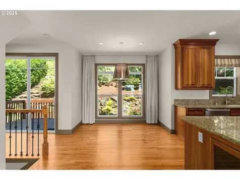 10027 NW Skyline Heights Drive Portland OR 97229