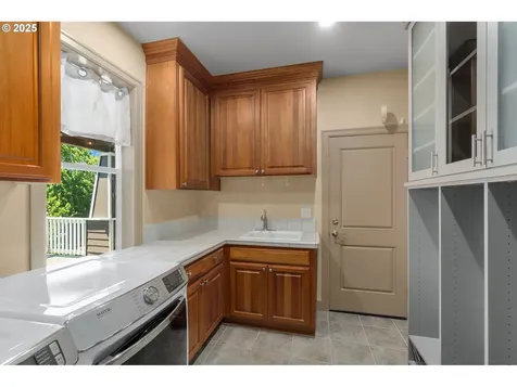 10027 NW Skyline Heights Drive Portland OR 97229