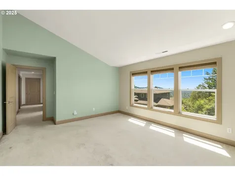 10027 NW Skyline Heights Drive Portland OR 97229