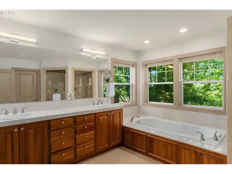 10027 NW Skyline Heights Drive Portland OR 97229