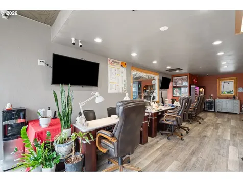 1304 Ocean Beach Highway Longview WA 98632