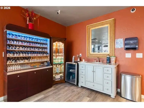 1304 Ocean Beach Highway Longview WA 98632