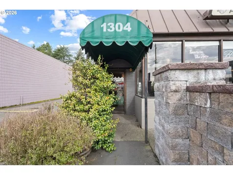 1304 Ocean Beach Highway Longview WA 98632